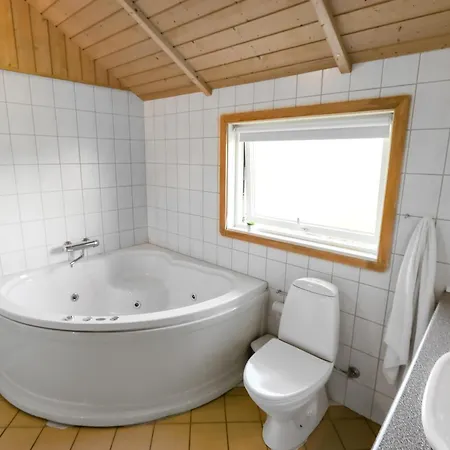 Vakantiehuis Med Masser Af Aktiviteter Sj742 *